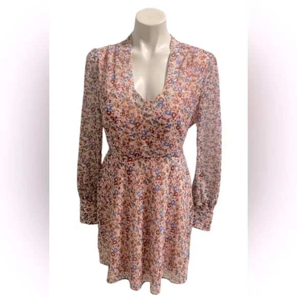 The East Order Sophie V-Neckline Floral Long Sleeve Mini Dress - Picture 3 of 10